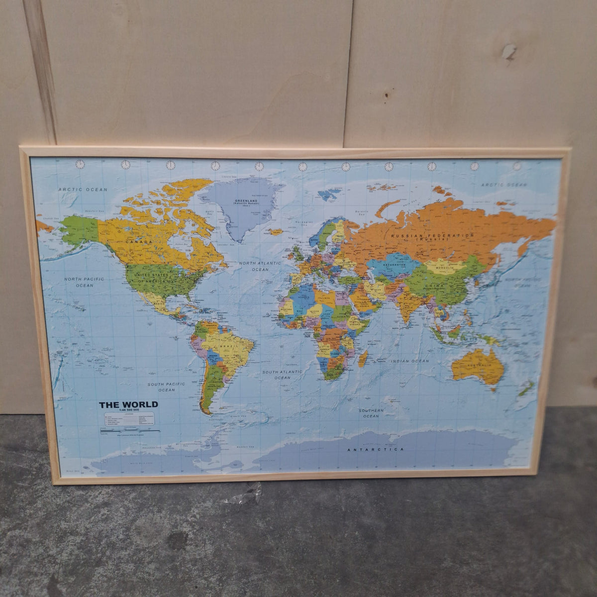 OUTLET - Prikbord wereldkaart met houten lijst - 60 x  90 cm