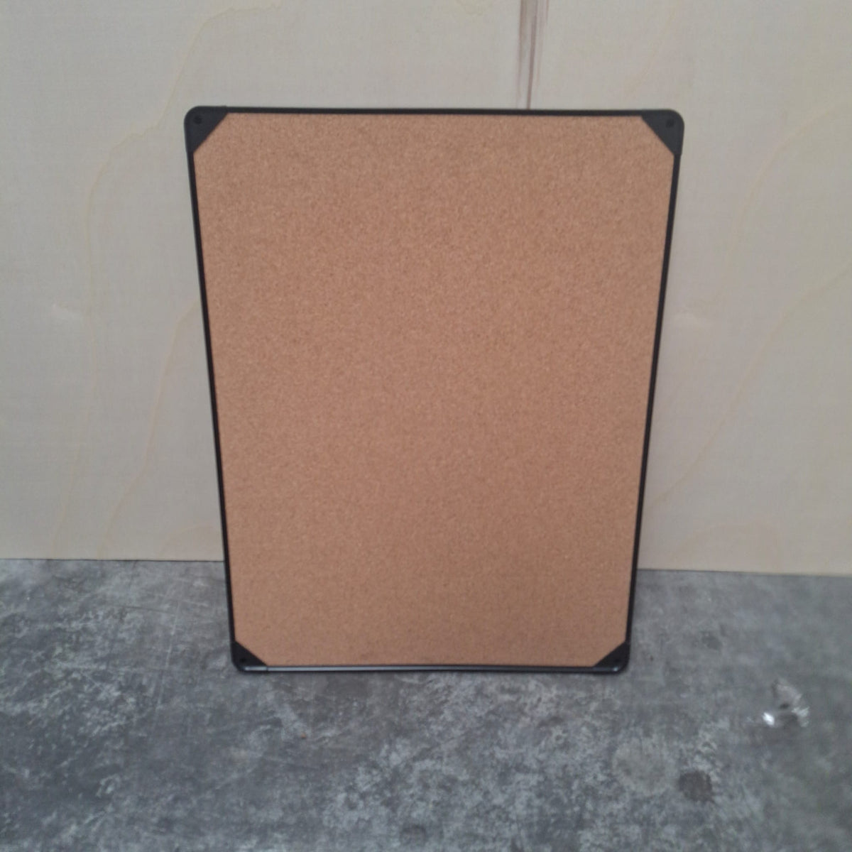 OUTLET - Prikbord met zwarte lijst - 45 x 60 cm