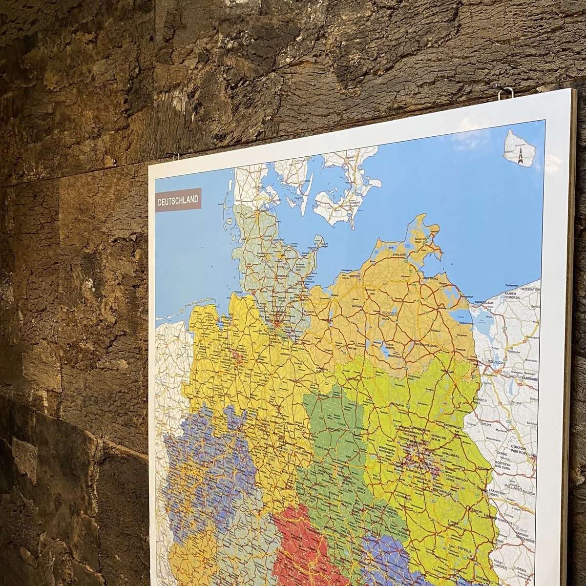 Korkonline Kork-Pinnwand – Landkarte Deutschland - 118 x 82 cm - INKL Aufhängehaken