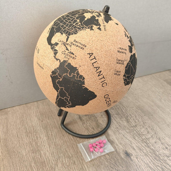 Kurk wereldbol met tekst - globe - diameter 20 cm.