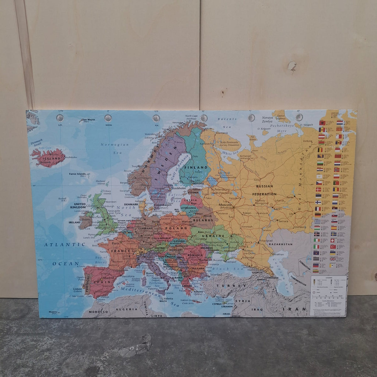 Kurk24 OUTLET - Prikbord Europakaart - 60 x 90 cm - multiplex achterzijde