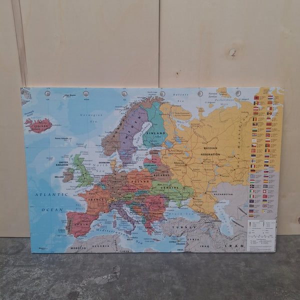OUTLET - Prikbord Europakaart - 60 x 90 cm - multiplex achterzijde