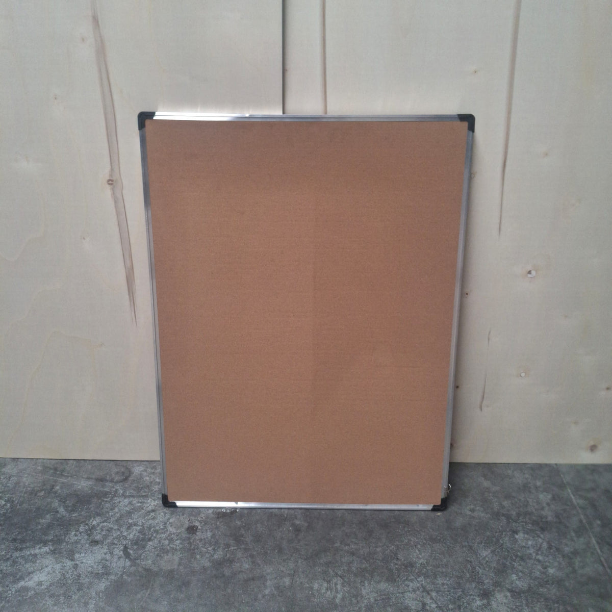 Kurk24 OUTLET - Prikbord met aluminium lijst - 90 x 120 cm