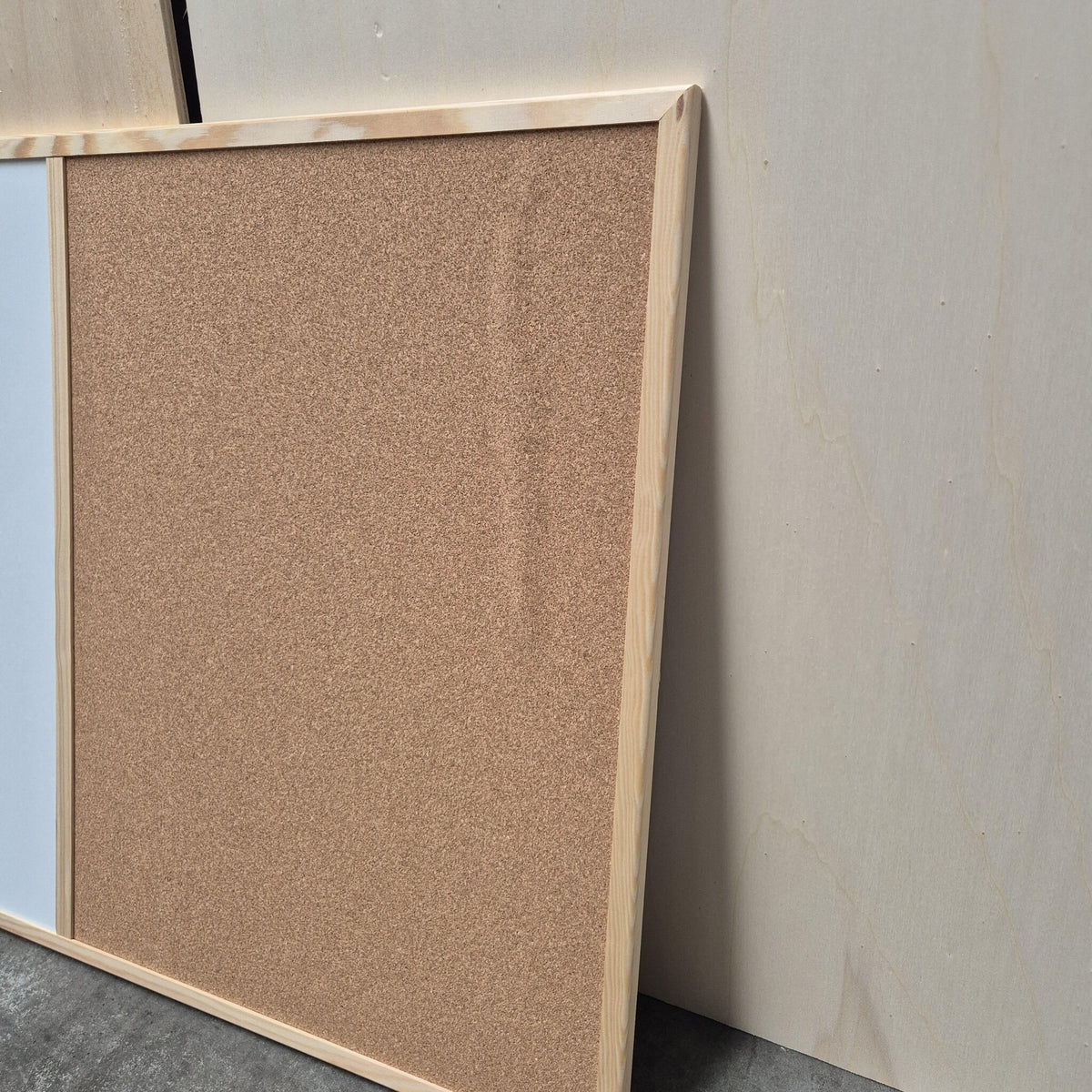 Kurk24 OUTLET - Prikbord / whiteboard - houten lijst - 60 x 90 cm - BESCHADIGD